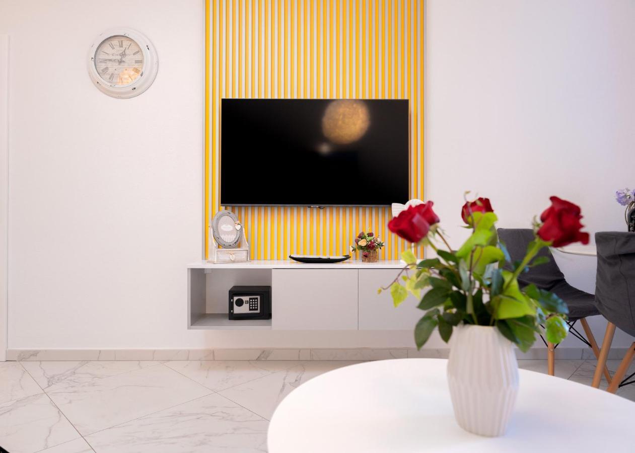Capitis In The Center Apartment *