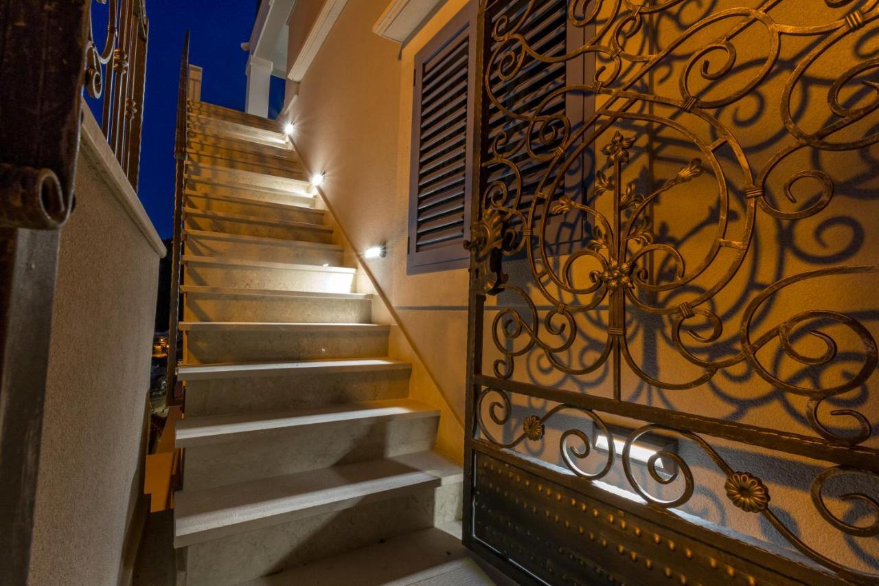 Capitis In The Center -private Pool Hvar Town