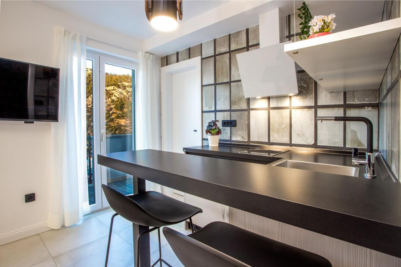 Apartament Capitis In The Center -private Pool
