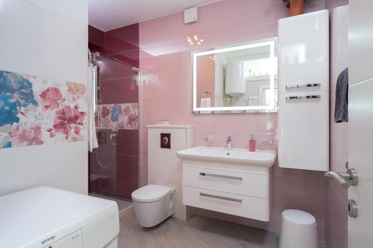 Apartament Capitis In The Center -private Pool