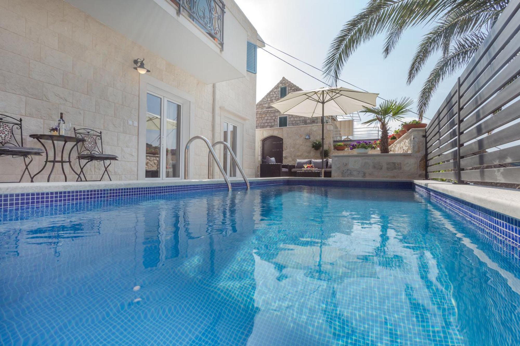 Capitis In The Center -private Pool Apartament *