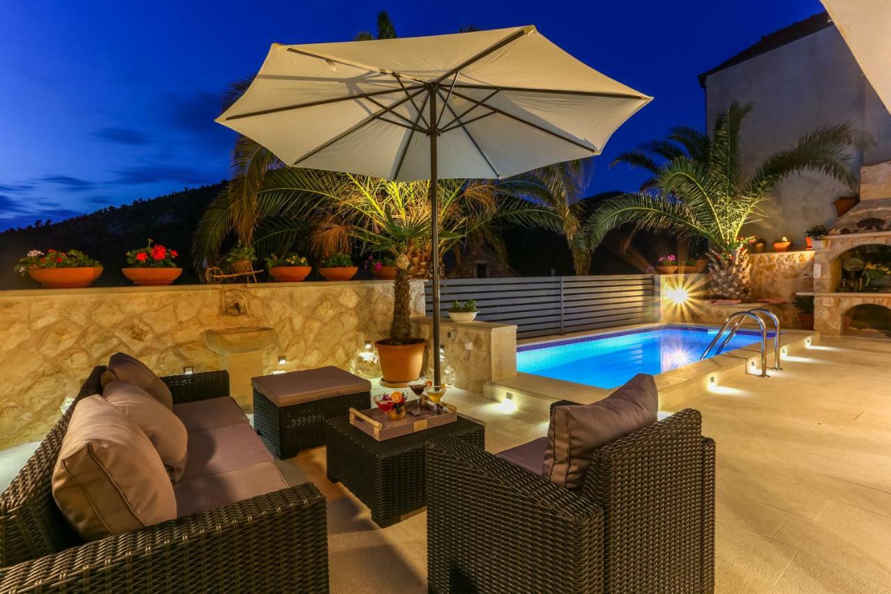 Apartament Capitis In The Center -private Pool