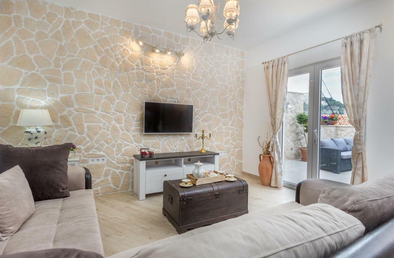 Capitis In The Center -private Pool Apartament Hvar Town
