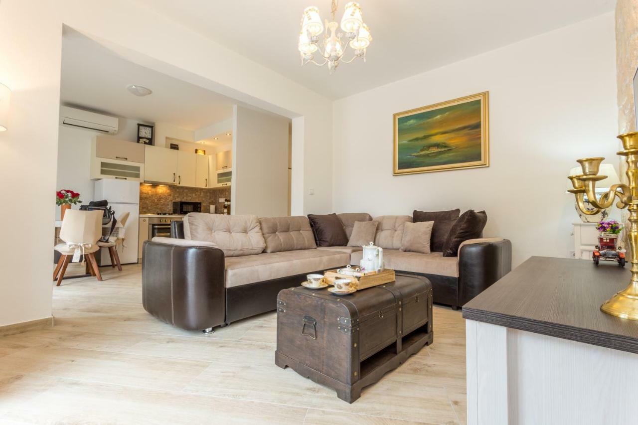 Apartament Capitis In The Center -private Pool Hvar Town