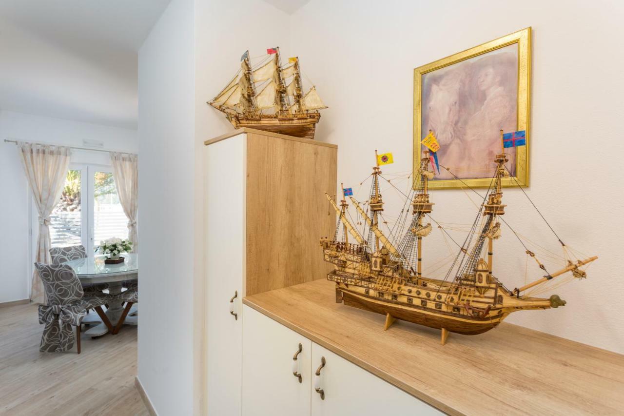 Apartament Capitis In The Center -private Pool