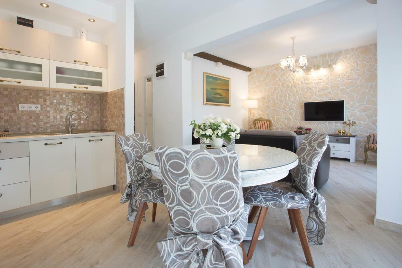 Apartament Capitis In The Center -private Pool *